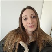 Studentessa aiuto compiti per scuola elementare o medie